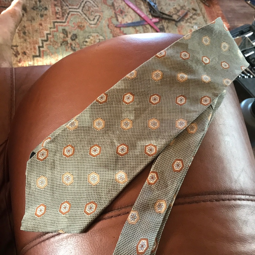 Gap Tie